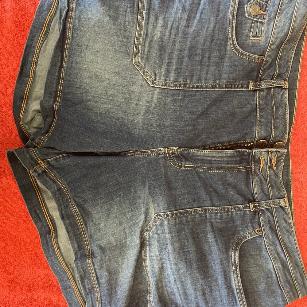 Maurice’s size 22 jean shorts